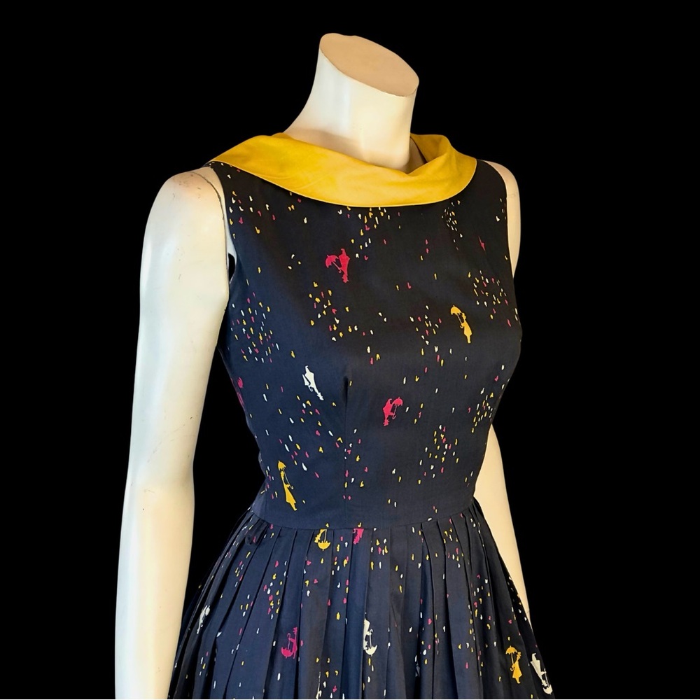 Vintage NOVELTY PRiNT Umbrella Print Full Skirt Pin Up Rockabilly Dress  XS S